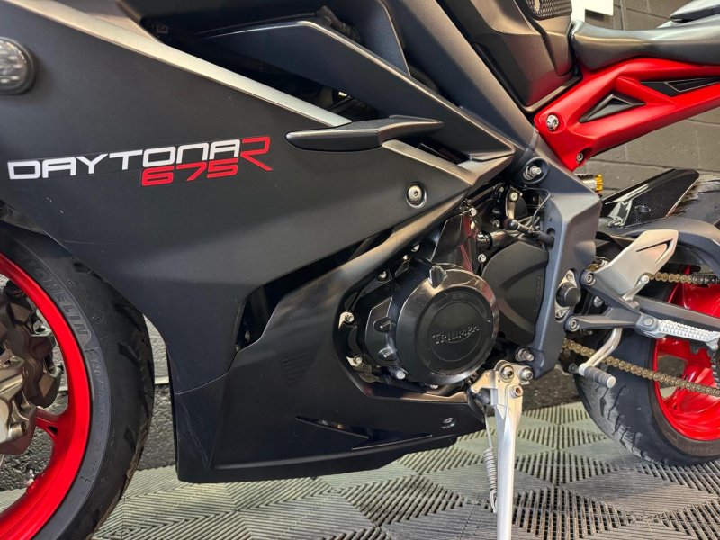 TRIUMPH DAYTONA 675