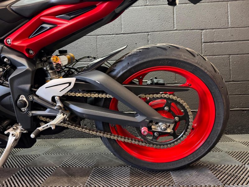 TRIUMPH DAYTONA 675