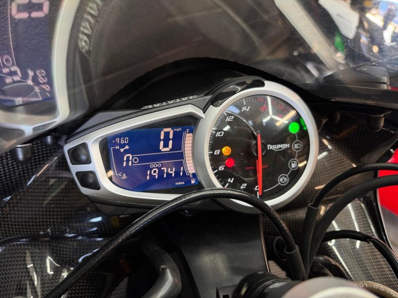 TRIUMPH DAYTONA 675