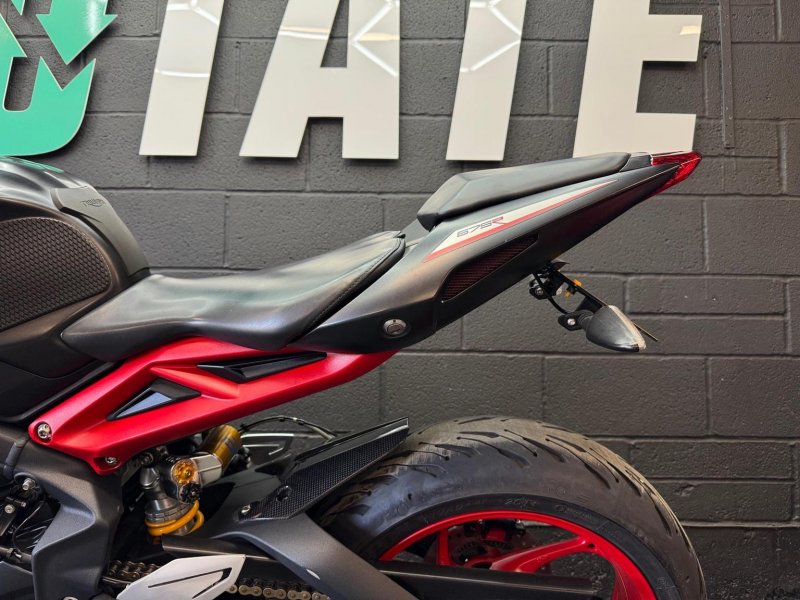 TRIUMPH DAYTONA 675