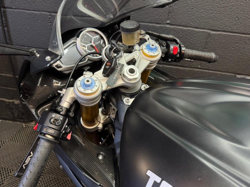 TRIUMPH DAYTONA 675