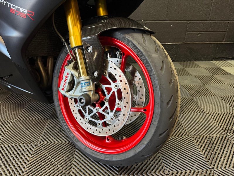 TRIUMPH DAYTONA 675