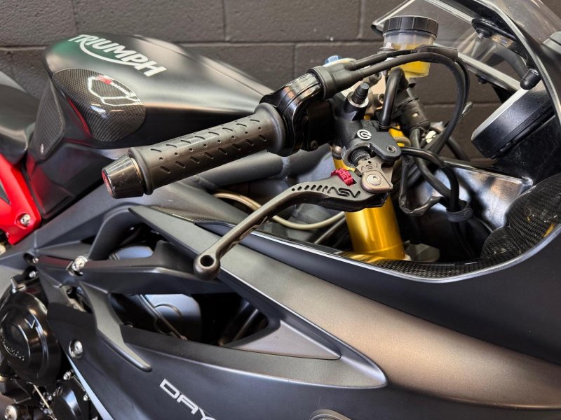 TRIUMPH DAYTONA 675