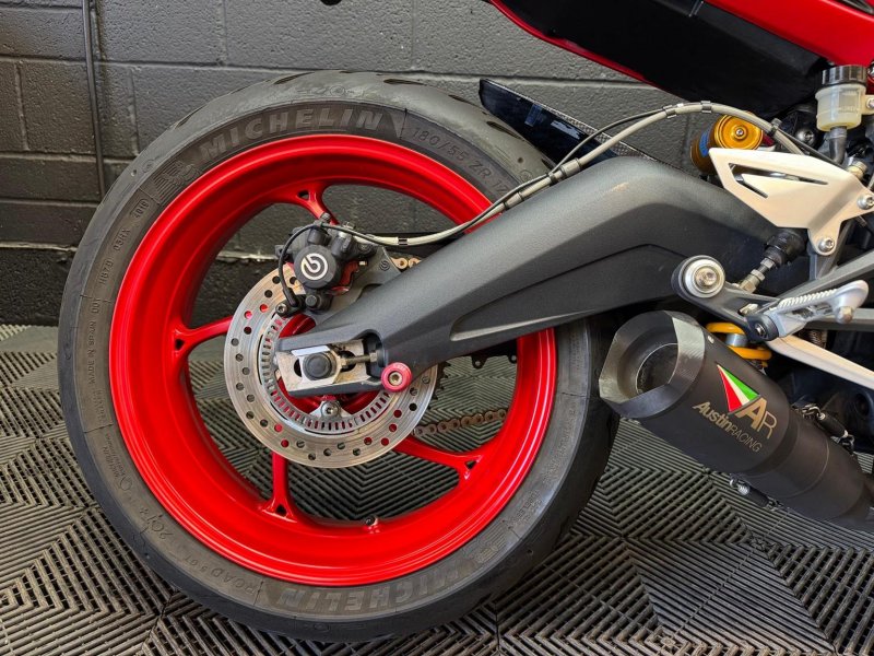 TRIUMPH DAYTONA 675
