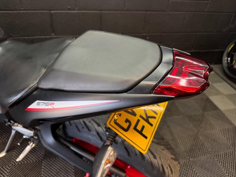 TRIUMPH DAYTONA 675