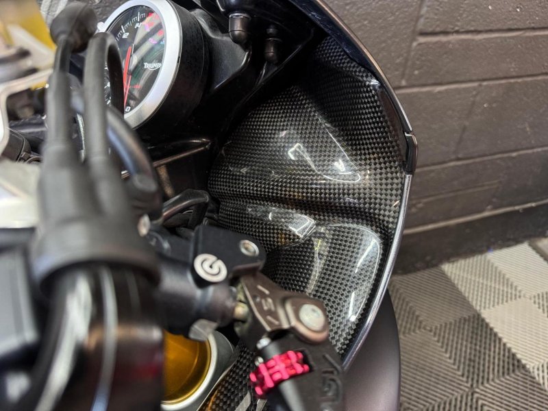 TRIUMPH DAYTONA 675
