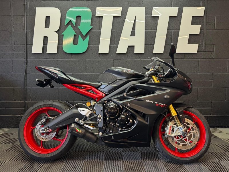 TRIUMPH DAYTONA 675