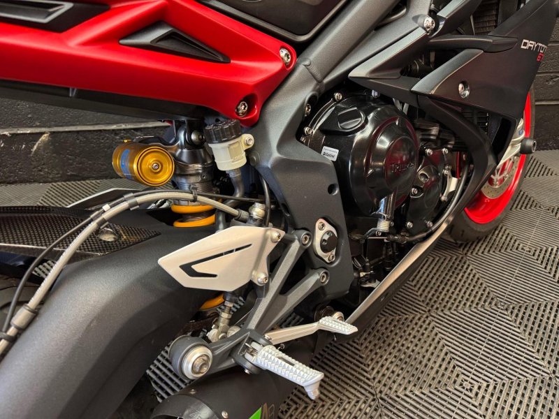 TRIUMPH DAYTONA 675