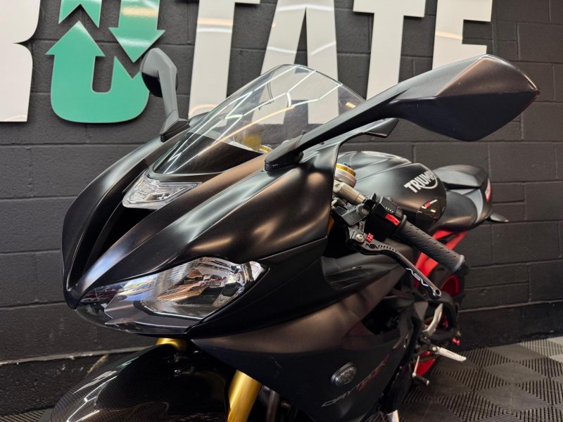 TRIUMPH DAYTONA 675