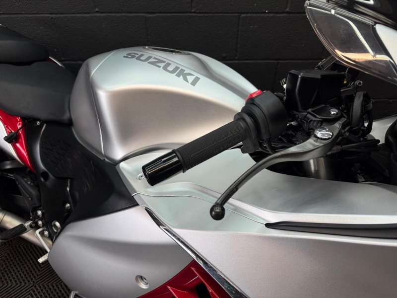 SUZUKI GSX1300R Hayabusa