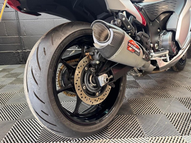 SUZUKI GSX1300R Hayabusa