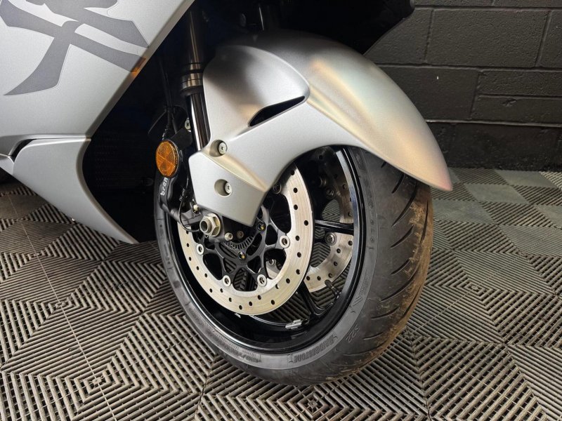 SUZUKI GSX1300R Hayabusa