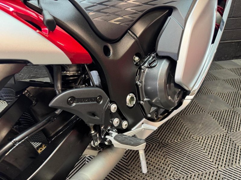 SUZUKI GSX1300R Hayabusa