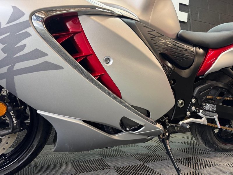 SUZUKI GSX1300R Hayabusa