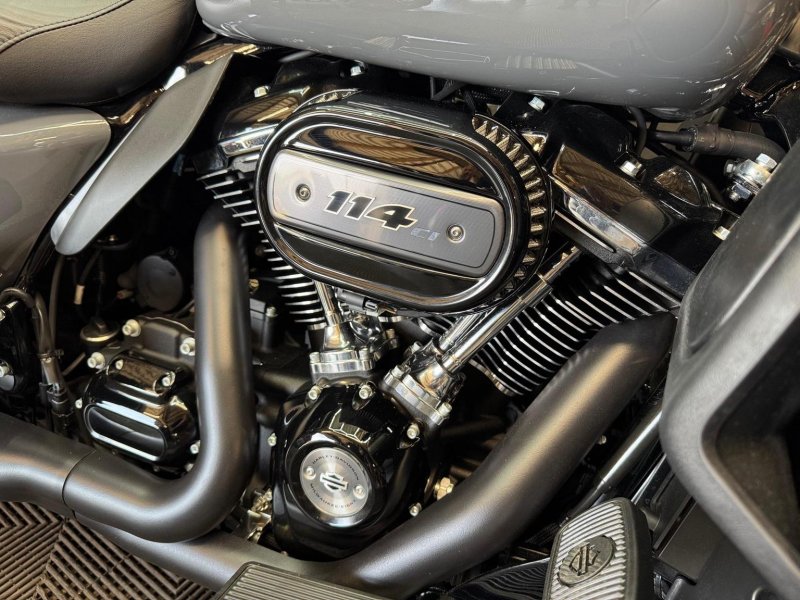 HARLEY-DAVIDSON Touring