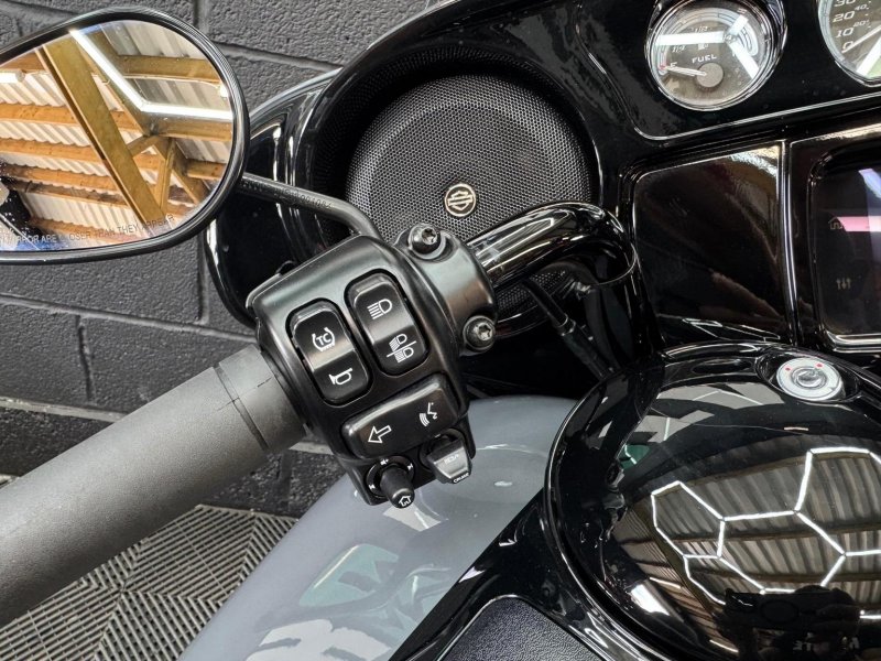 HARLEY-DAVIDSON Touring