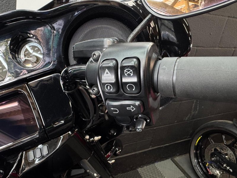 HARLEY-DAVIDSON Touring