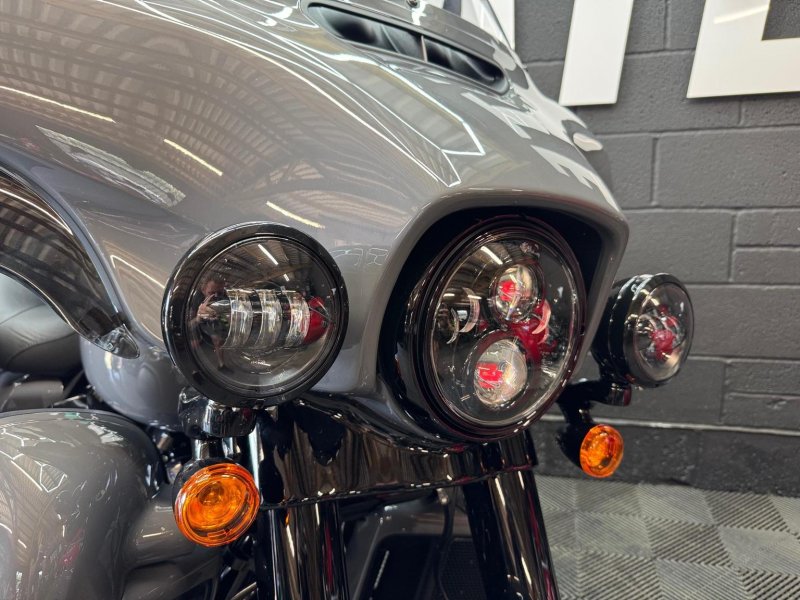 HARLEY-DAVIDSON Touring