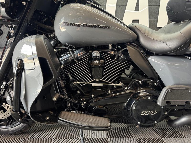 HARLEY-DAVIDSON Touring