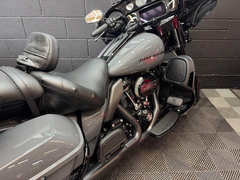 HARLEY-DAVIDSON Touring