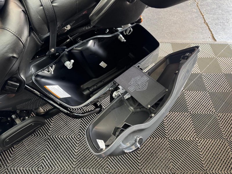 HARLEY-DAVIDSON Touring