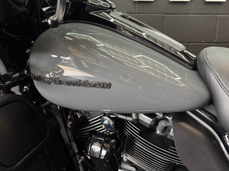 HARLEY-DAVIDSON Touring