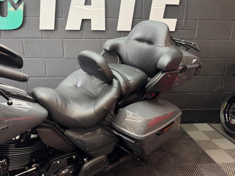 HARLEY-DAVIDSON Touring
