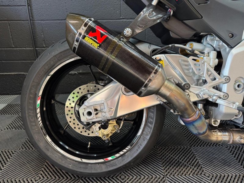 APRILIA Tuono 1000 V4