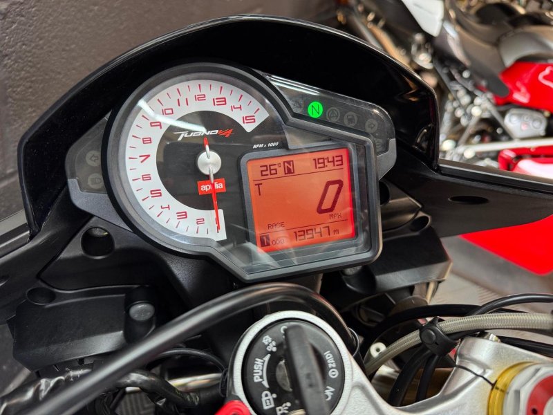 APRILIA Tuono 1000 V4