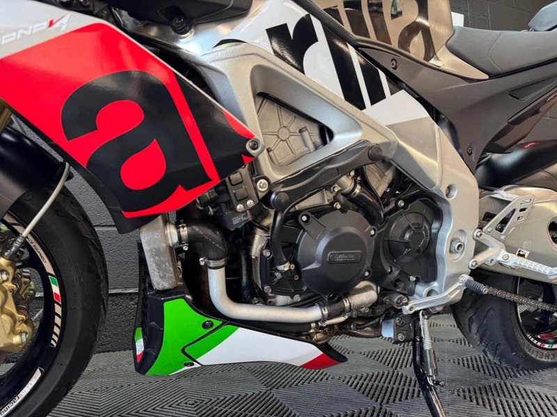 APRILIA Tuono 1000 V4