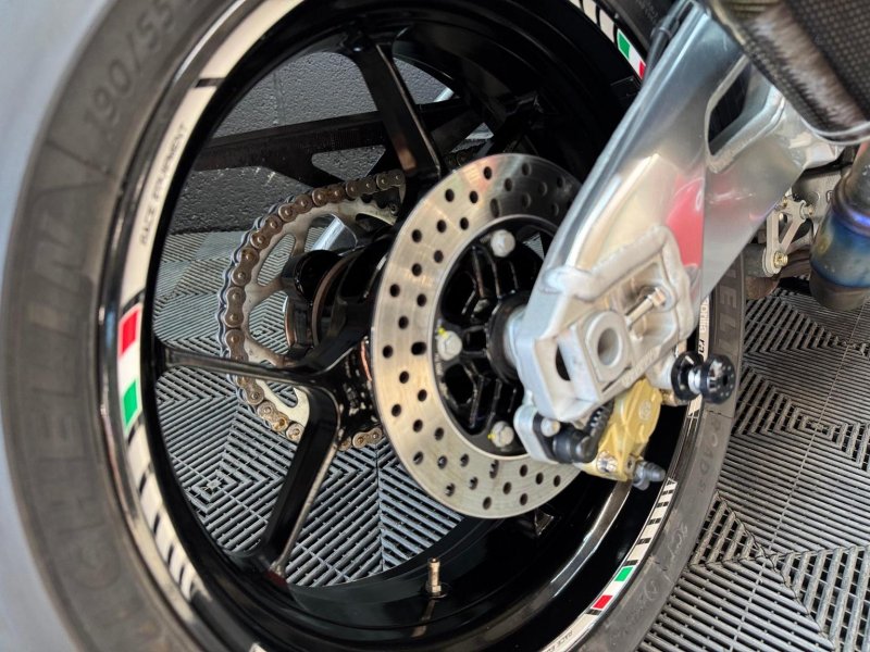 APRILIA Tuono 1000 V4