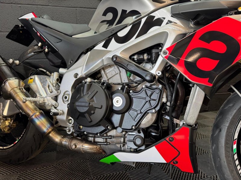 APRILIA Tuono 1000 V4