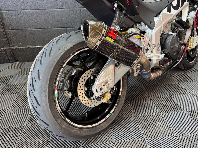 APRILIA Tuono 1000 V4