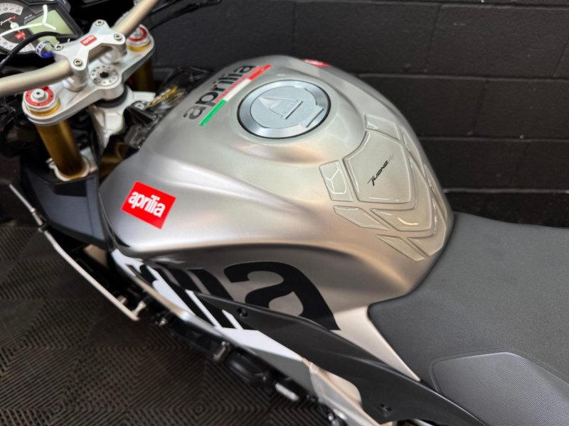 APRILIA Tuono 1000 V4