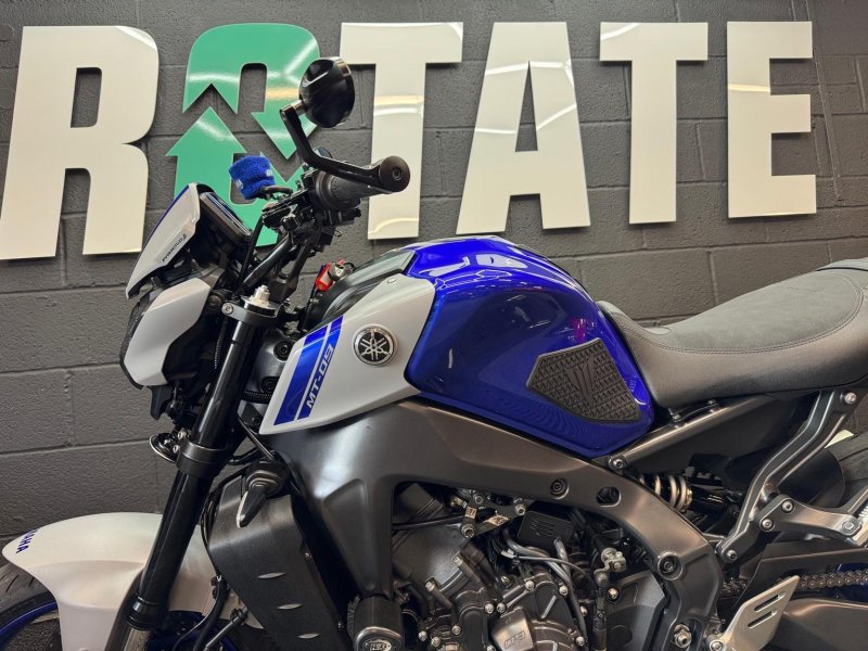YAMAHA MT-09