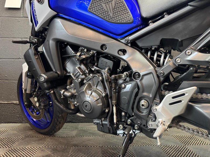 YAMAHA MT-09
