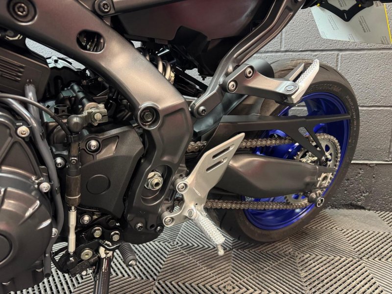 YAMAHA MT-09