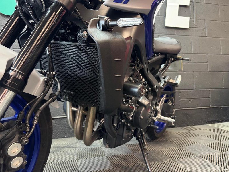 YAMAHA MT-09