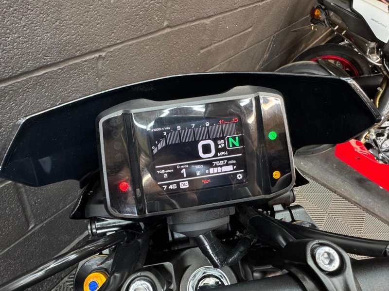 YAMAHA MT-09
