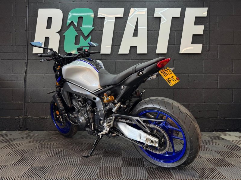 YAMAHA MT-09