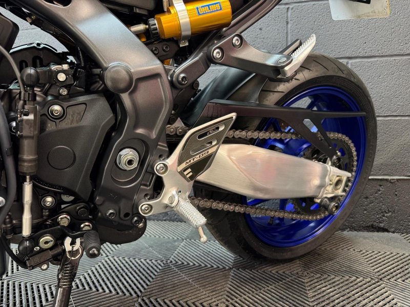 YAMAHA MT-09