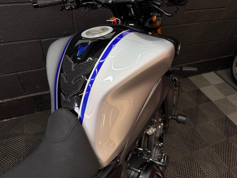 YAMAHA MT-09