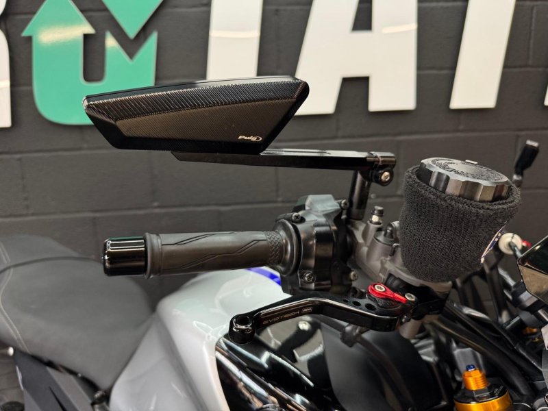 YAMAHA MT-09