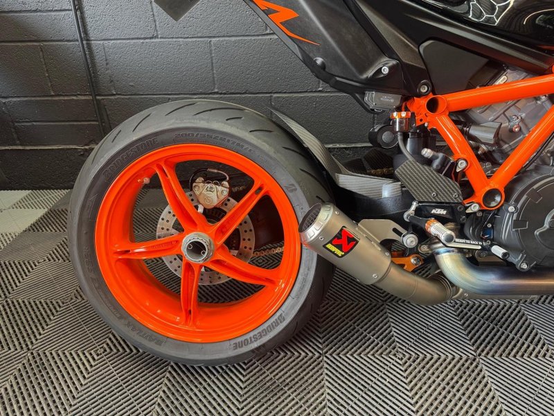 KTM 1290 SUPER DUKE R