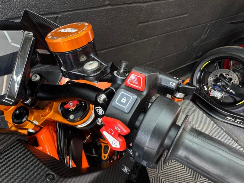KTM 1290 SUPER DUKE R