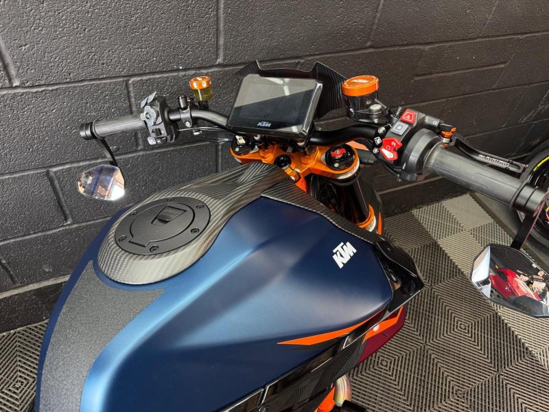 KTM 1290 SUPER DUKE R