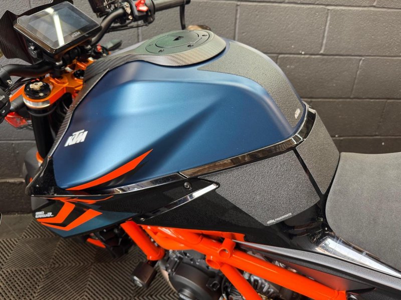 KTM 1290 SUPER DUKE R