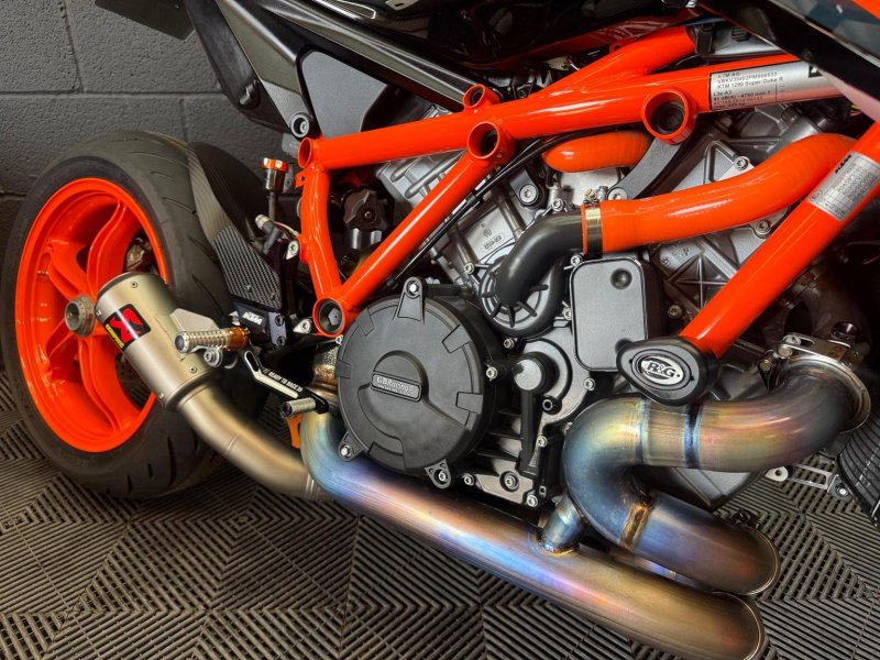 KTM 1290 SUPER DUKE R