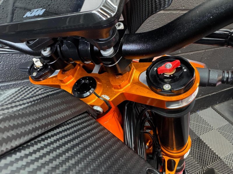 KTM 1290 SUPER DUKE R