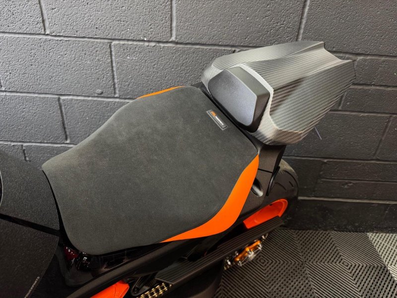 KTM 1290 SUPER DUKE R